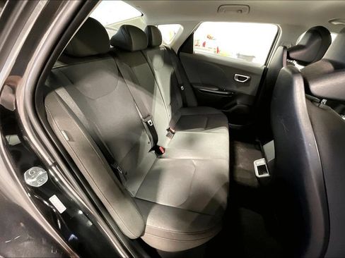 Used 2025 Kia K4 FWD image 32