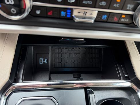 Used 2024 Ford Expedition XLT RWD image 44
