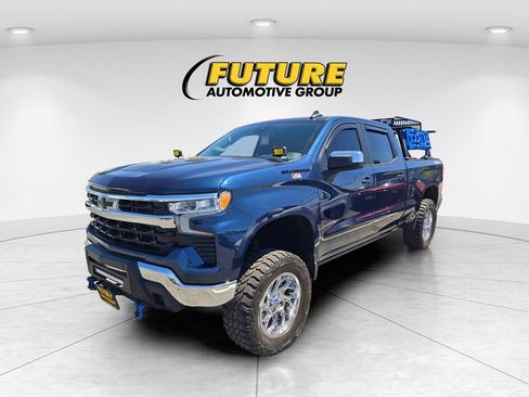 Used 2023 Chevrolet Silverado 1500 LT w/ Protection Package AWD/4WD image 3