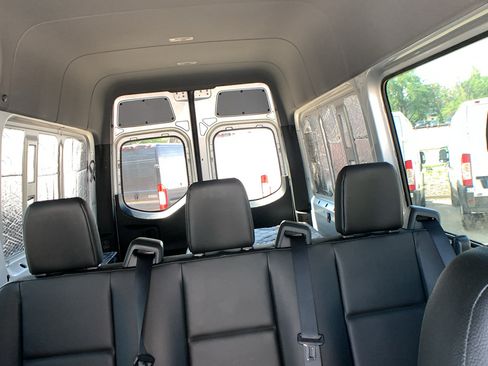 Used 2024 Mercedes-Benz Sprinter 2500 image 17