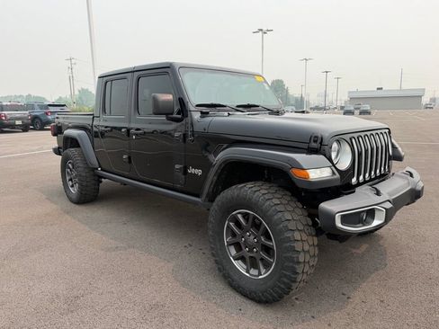 Used 2020 Jeep Gladiator Overland w/ Popular Equipment Package AWD/4WD image 3