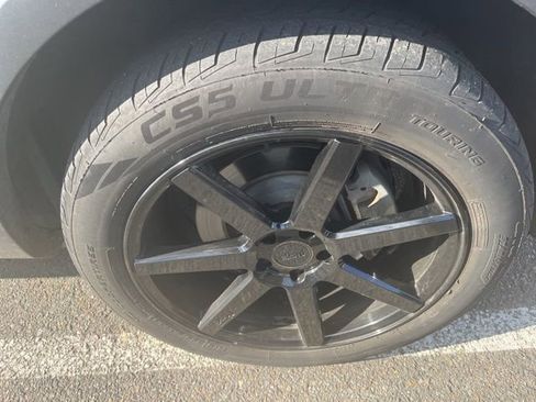 Used 2018 Ford Explorer XLT w/ Equipment Group 202A image 7