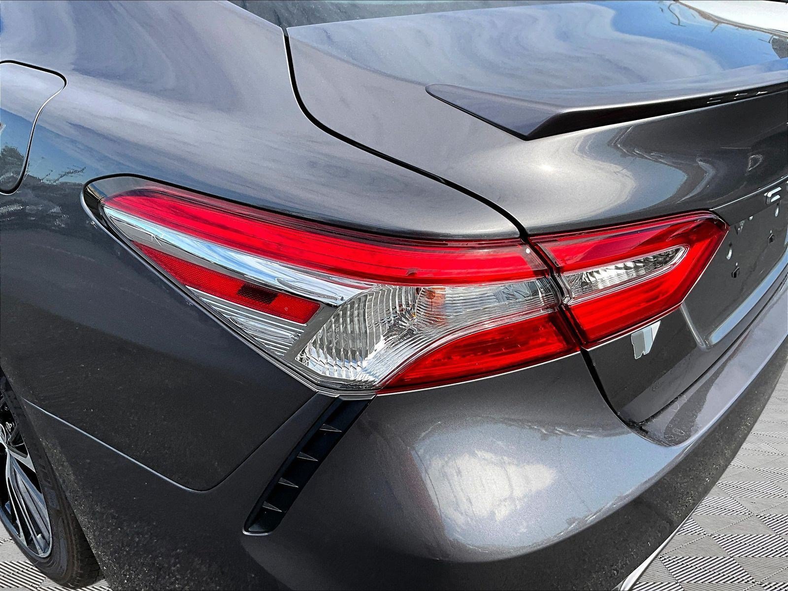 Used 2020 Toyota Camry SE w/ Sunroof Package FWD image 22