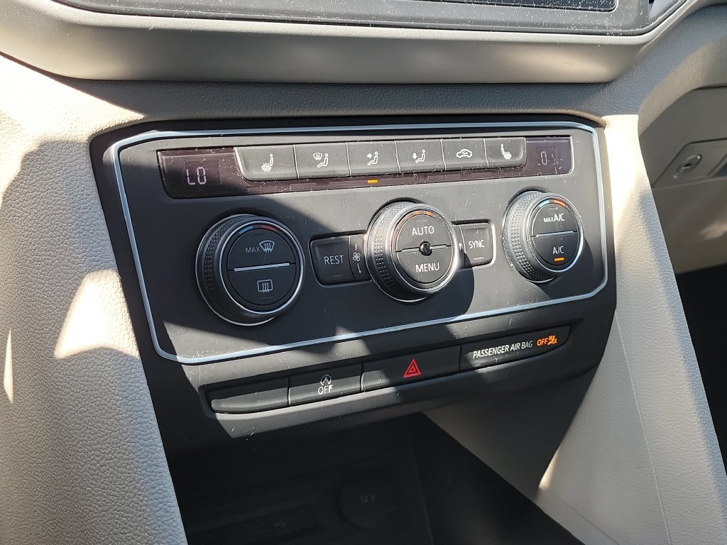 Used 2021 Volkswagen Atlas SE w/ Panoramic Sunroof Package FWD image 16
