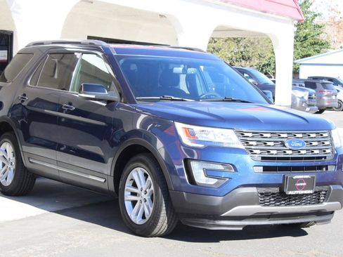 Used 2017 Ford Explorer XLT w/ Equipment Group 201A image 2