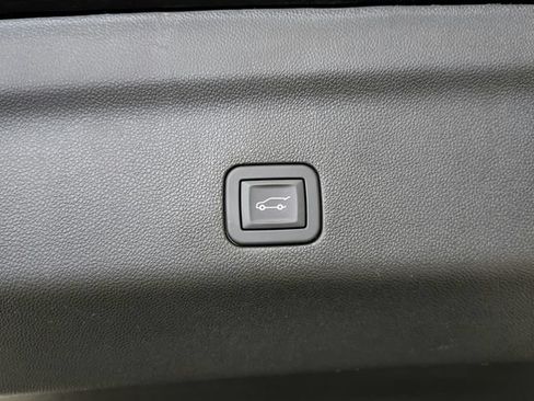Used 2025 Chevrolet Tahoe Premier RWD image 34