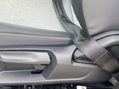 Certified 2025 Volkswagen ID.4 Pro AWD/4WD image 9