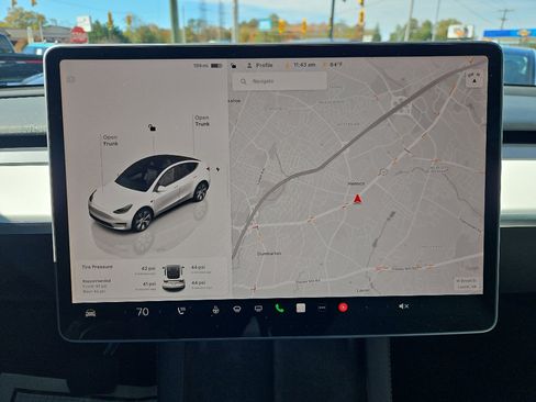 Used 2022 Tesla Model Y Long Range image 10