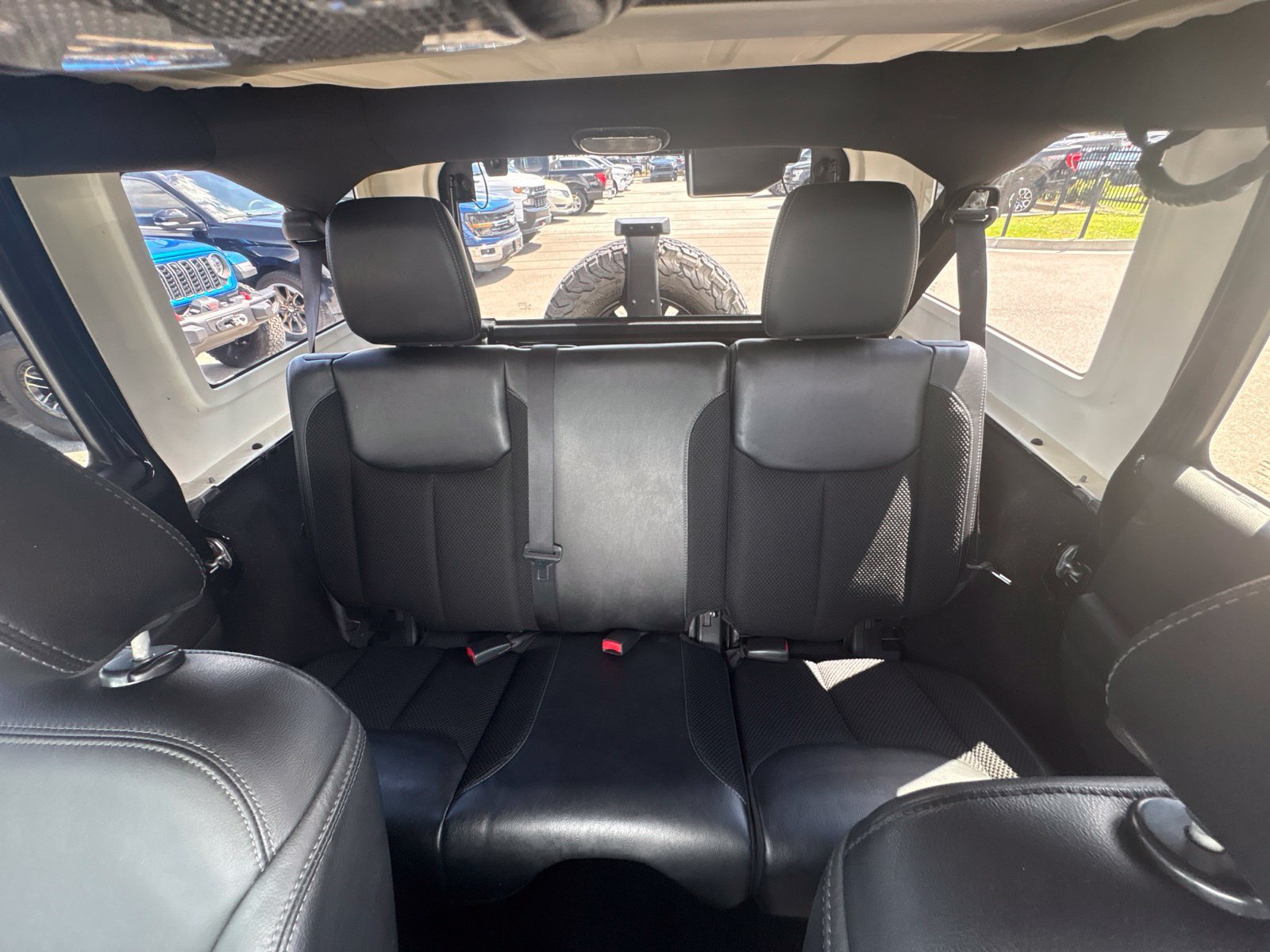 Used 2017 Jeep Wrangler Unlimited Sahara AWD/4WD image 23