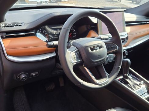 Used 2024 Jeep Compass Limited image 19