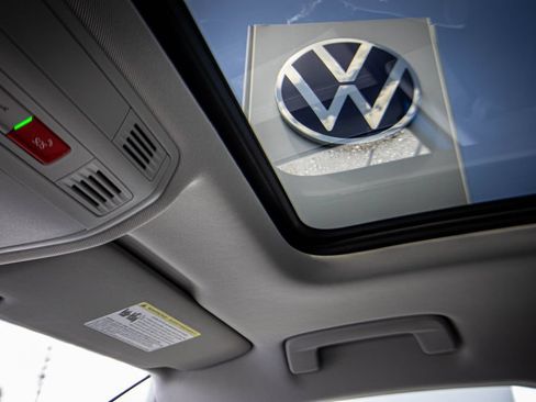 New 2026 Volkswagen Taos SE FWD image 46