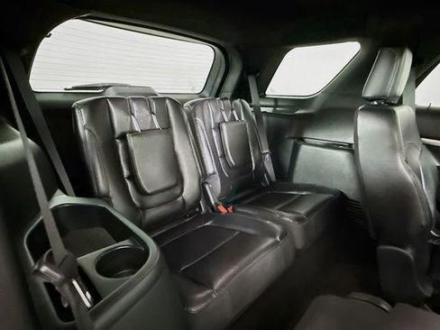 Certified 2018 Ford Explorer XLT w/ Equipment Group 202A image 28