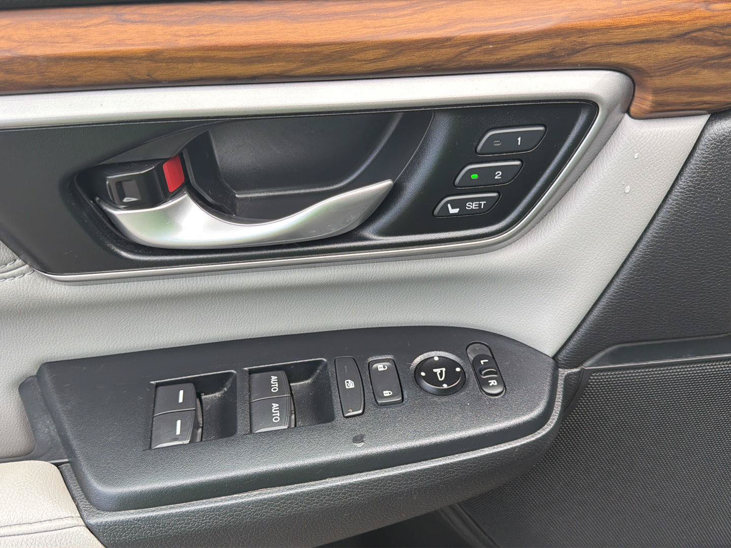 Used 2018 Honda CR-V Touring image 5