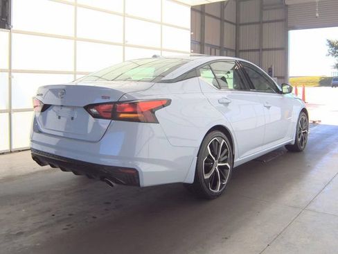 Used 2024 Nissan Altima 2.5 SR FWD image 2