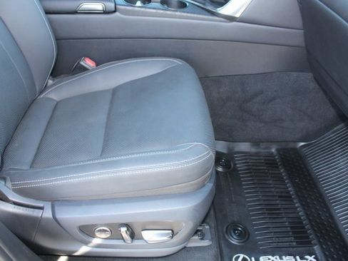 Used 2024 Lexus LX 600 4WD w/ Luxury Package image 22