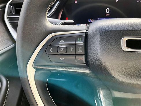 Used 2023 Jeep Grand Cherokee Limited w/ Black Appearance Package image 23