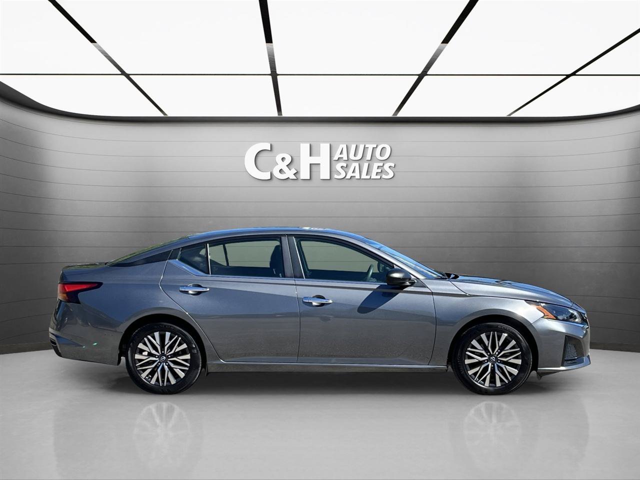 Used 2025 Nissan Altima 2.5 SV FWD image 7