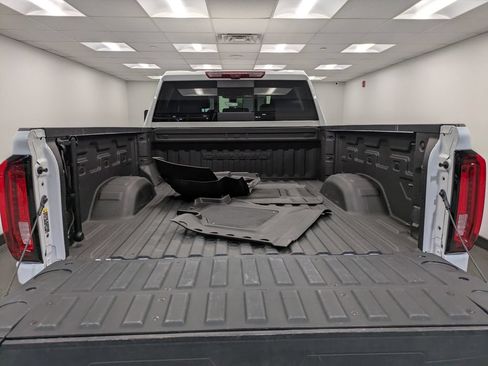 Used 2022 GMC Sierra 2500 Denali w/ Denali Ultimate Package AWD/4WD image 25