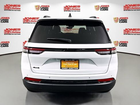Used 2023 Jeep Grand Cherokee Altitude image 15