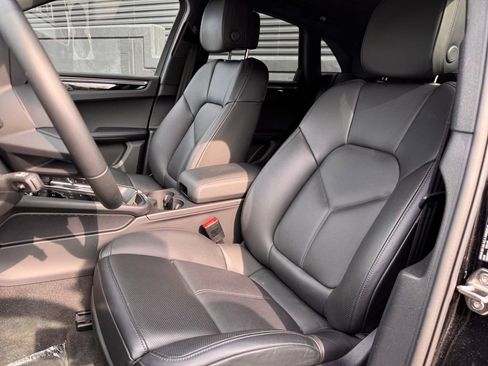 Certified 2026 Porsche Macan AWD/4WD image 15