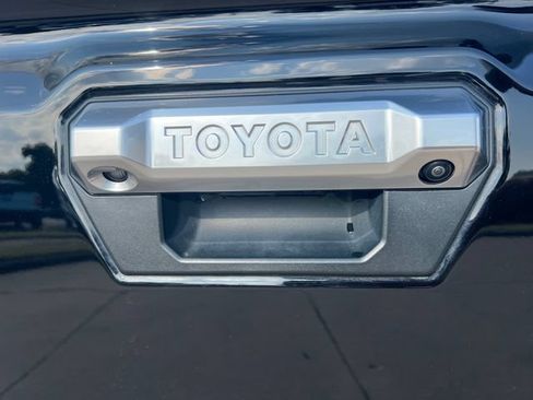 Used 2025 Toyota Tacoma Limited AWD/4WD image 7