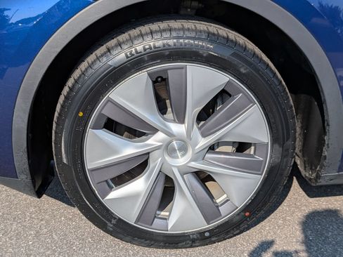 Used 2023 Tesla Model Y Long Range AWD/4WD image 10