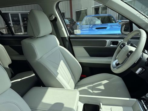 Used 2025 Hyundai Santa Fe SEL FWD image 10