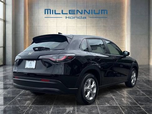 Used 2023 Honda HR-V LX image 3