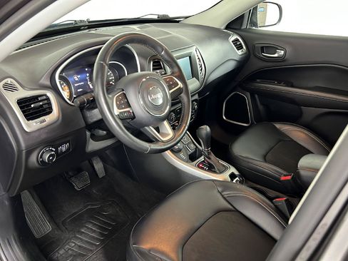 Used 2017 Jeep Compass Latitude w/ Popular Equipment Group AWD/4WD image 2