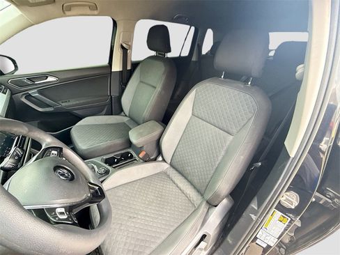 Used 2018 Volkswagen Tiguan S image 19