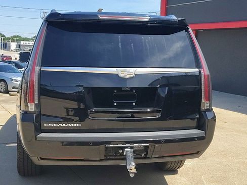 Used 2017 Cadillac Escalade ESV Luxury AWD/4WD image 8