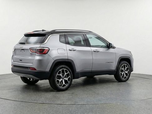 Used 2025 Jeep Compass Limited AWD/4WD image 9
