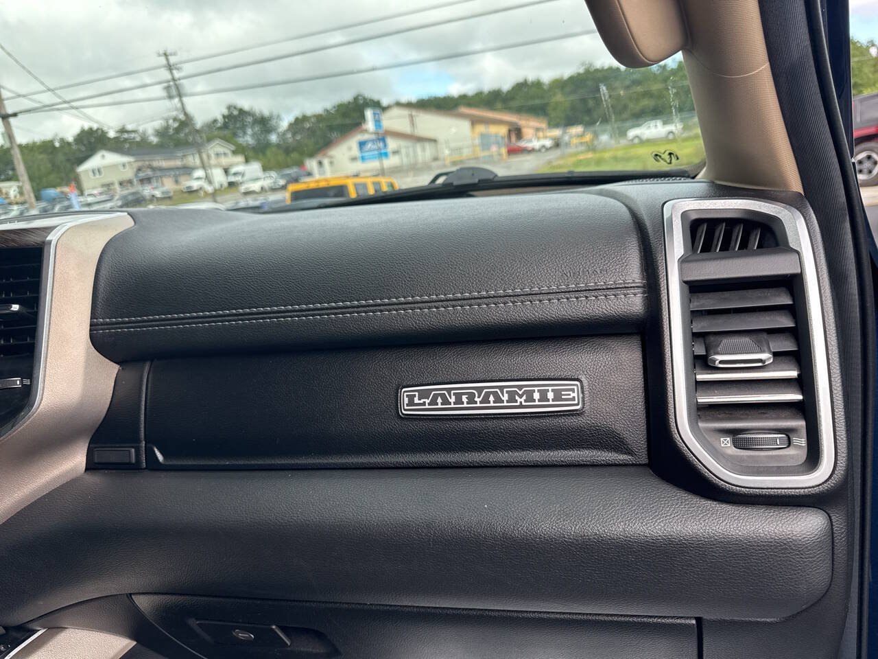 Used 2019 RAM 1500 Laramie AWD/4WD image 29