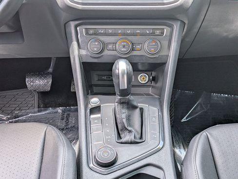 Used 2020 Volkswagen Tiguan SEL AWD/4WD image 21