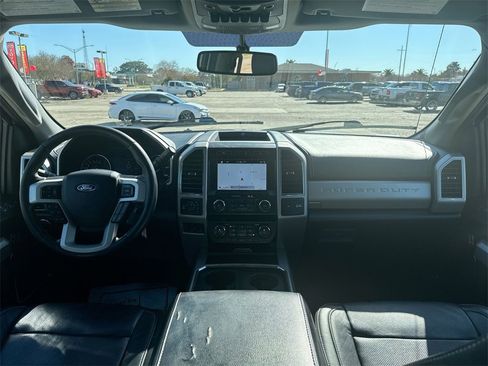 Used 2019 Ford F350 Lariat w/ Chrome Package image 30