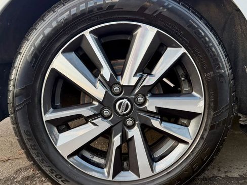 Used 2021 Nissan Versa SV image 6