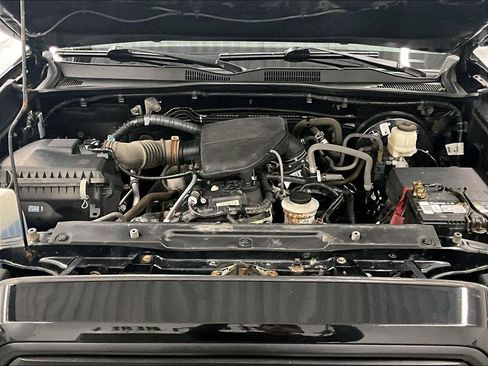 Used 2019 Toyota Tacoma SR AWD/4WD image 26