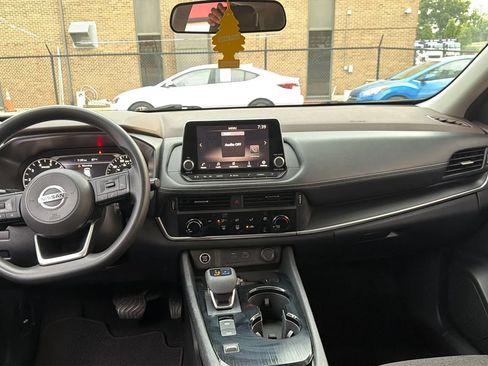 Used 2021 Nissan Rogue S FWD image 18