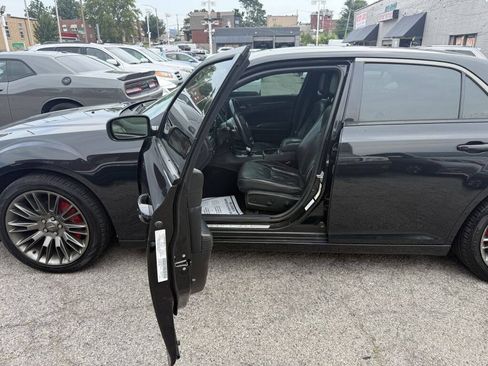 Used 2014 Chrysler 300 C RWD image 10