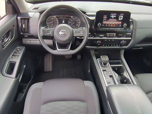 Used 2025 Nissan Pathfinder SV FWD image 15