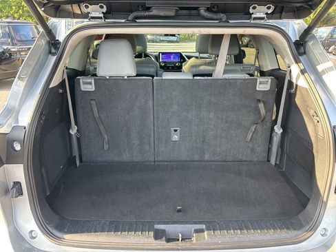 Used 2024 Toyota Highlander Platinum FWD image 31