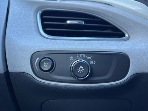 Used 2020 Chevrolet Bolt Premier w/ Infotainment Package image 17