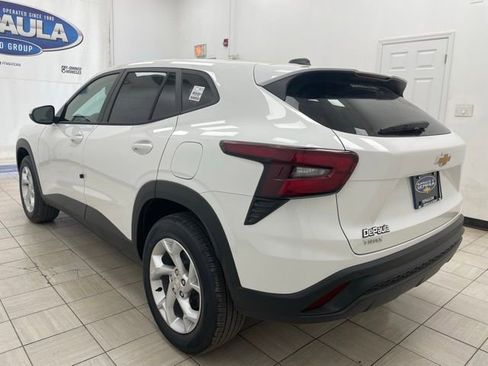 New 2026 Chevrolet Trax LS w/ LS Convenience Package FWD image 17