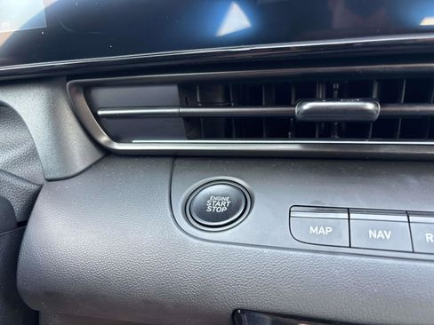 Used 2025 Hyundai Elantra SEL image 25