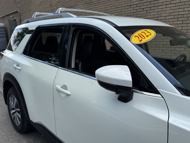Used 2023 Nissan Pathfinder SL AWD/4WD image 18