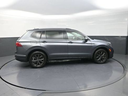Used 2024 Volkswagen Tiguan SE AWD/4WD image 9