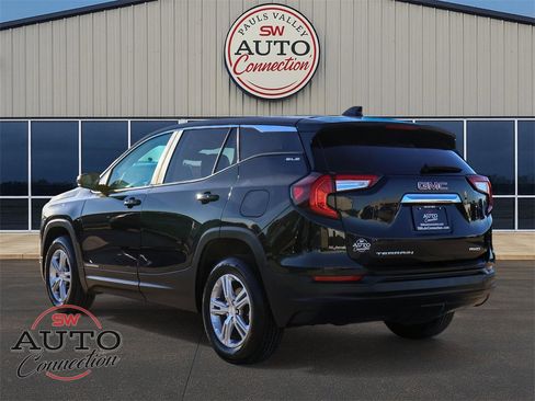 Used 2024 GMC Terrain SLE image 5