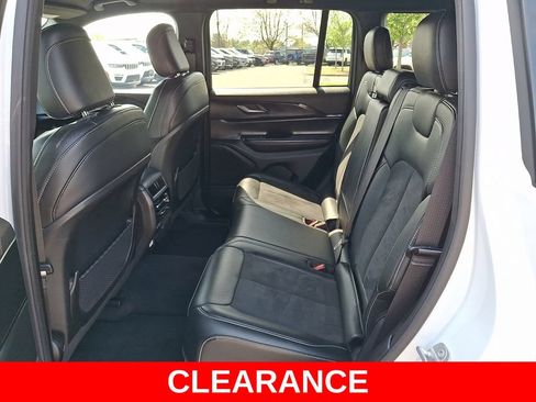 Used 2025 Jeep Grand Cherokee Altitude AWD/4WD image 10