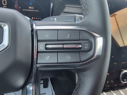 Used 2025 GMC Acadia Elevation image 21