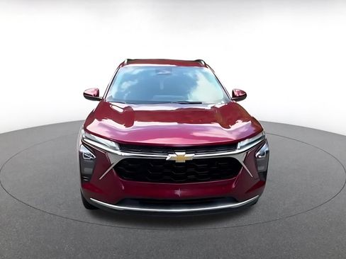 Used 2025 Chevrolet Trax LT w/ LT Convenience Package FWD image 4